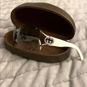 Gucci sunglasses style GG 2807